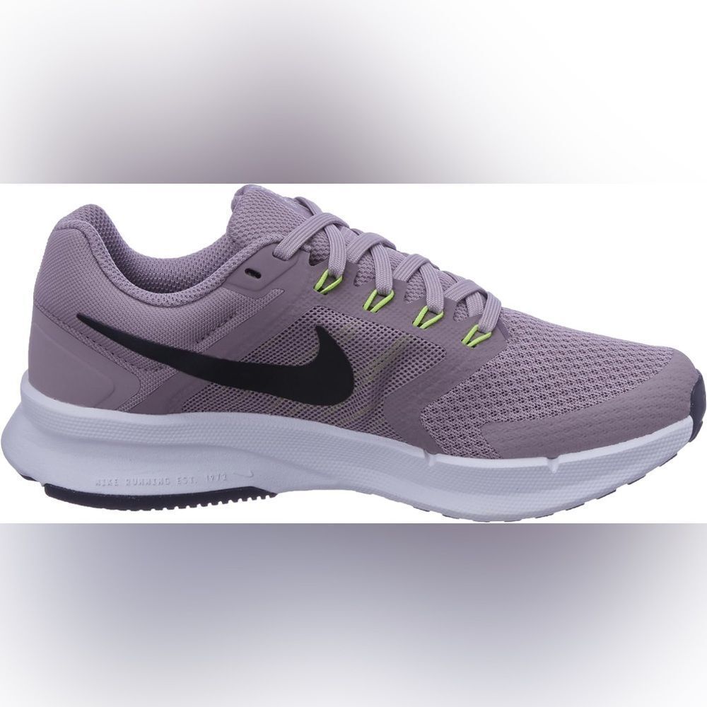 Nike Women's Lavender Running Shoe swift 3 size 8.5